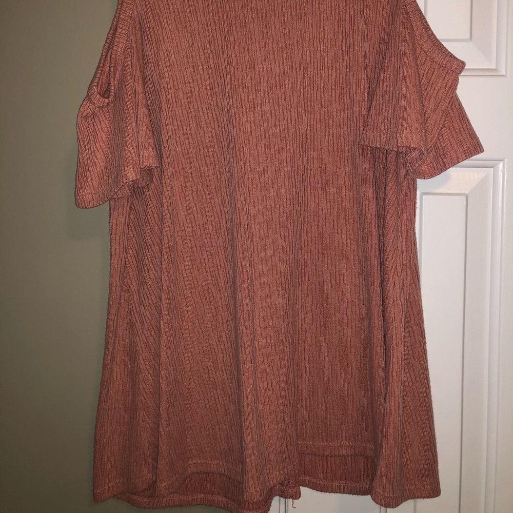 Cut out shoulder shirt